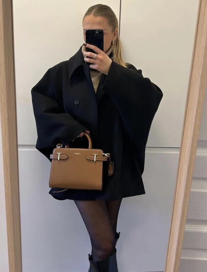 Livia - Chic Lange Jas met Knopen
