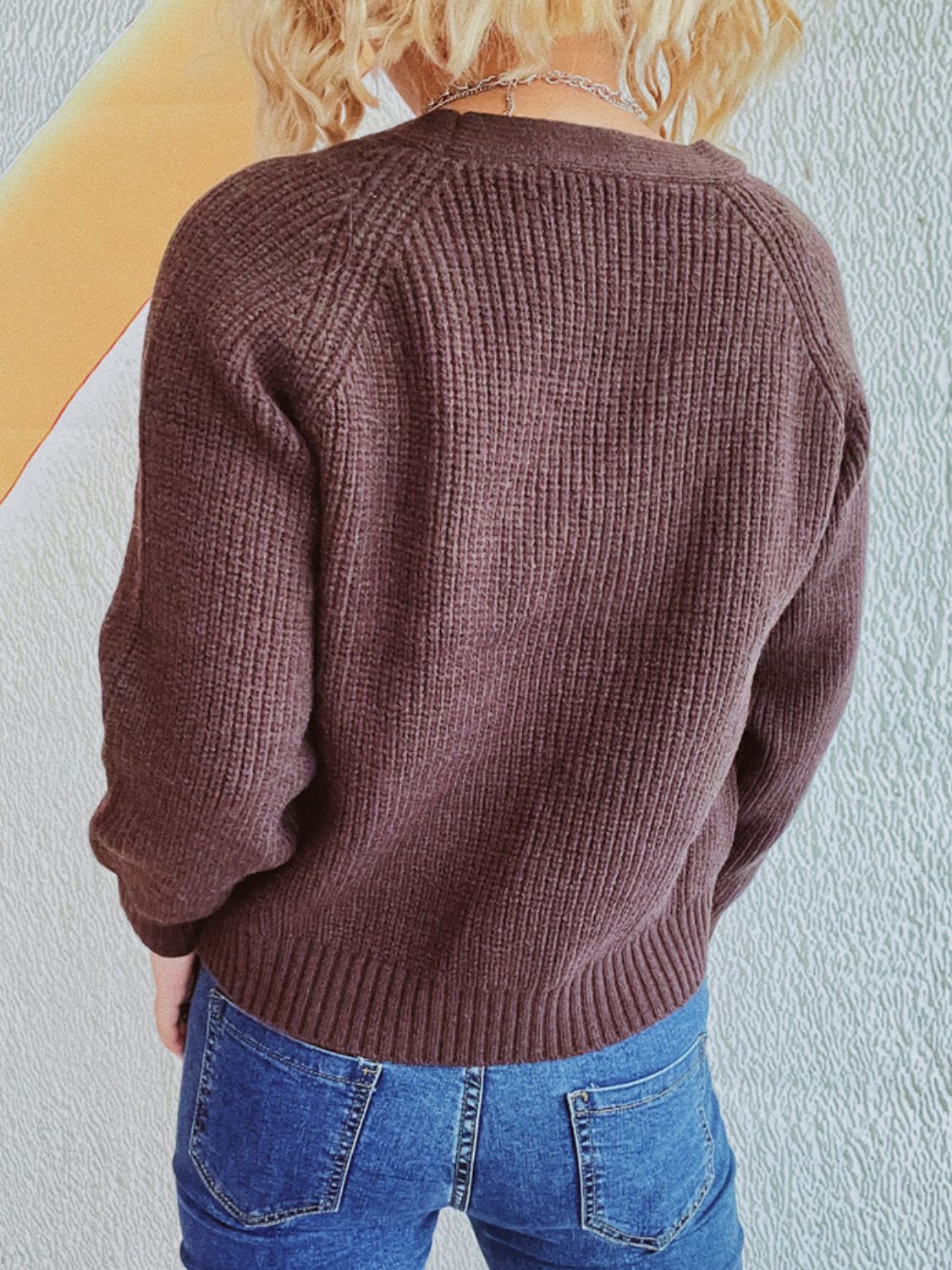 Eva - Kabelgebreid V-Hals Vest met Knoopsluiting