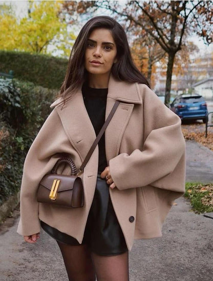 Livia - Chic Lange Jas met Knopen