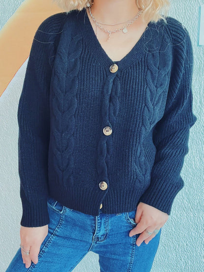 Eva - Kabelgebreid V-Hals Vest met Knoopsluiting