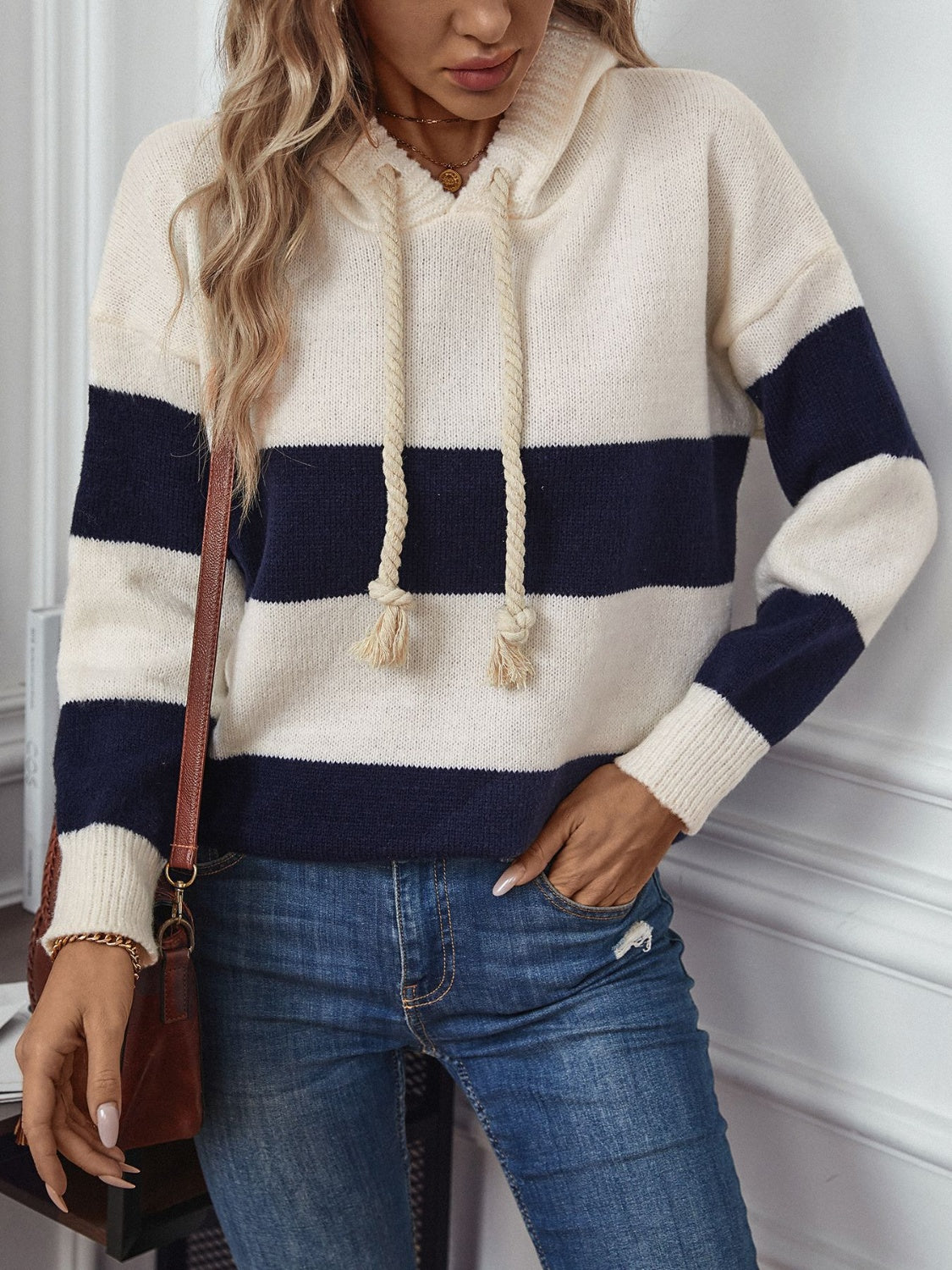 Mila - Casual Sweater met Capuchon en Koordje