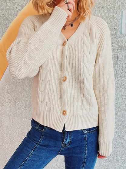 Eva - Kabelgebreid V-Hals Vest met Knoopsluiting