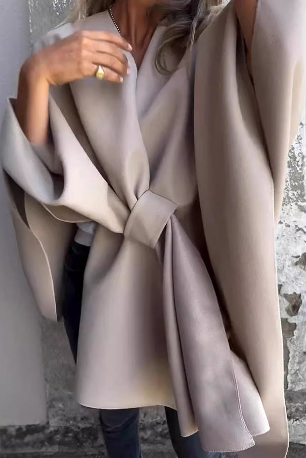 Elegante Losvallende Cape Jas met V-Hals