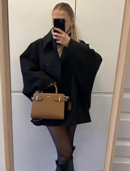 Livia - Chic Lange Jas met Knopen