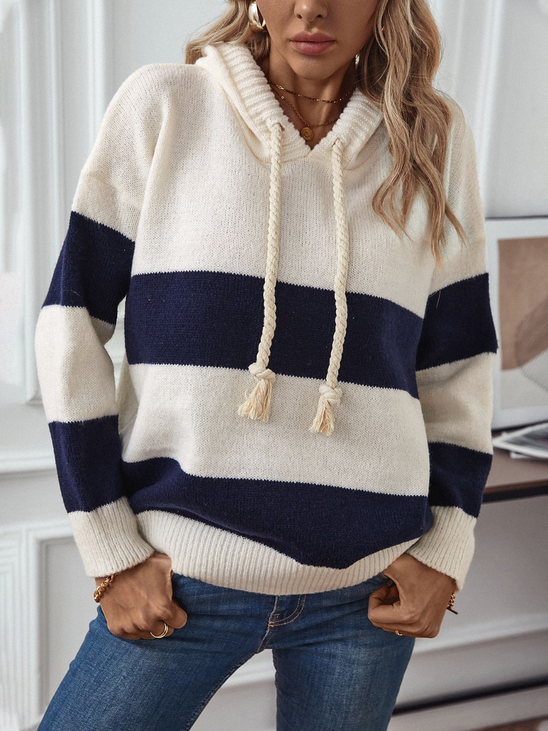 Mila - Casual Sweater met Capuchon en Koordje