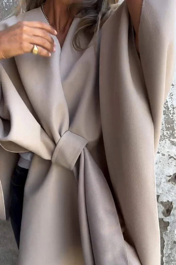 Elegante Losvallende Cape Jas met V-Hals