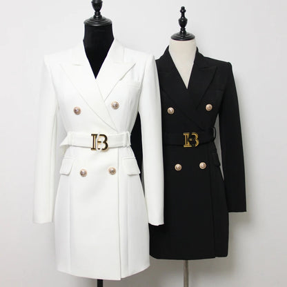 Elegante Blazerjurk met Luxe Knopen en Taille Riempje