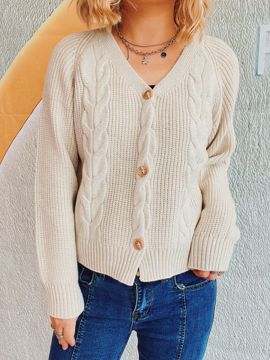 Eva - Kabelgebreid V-Hals Vest met Knoopsluiting