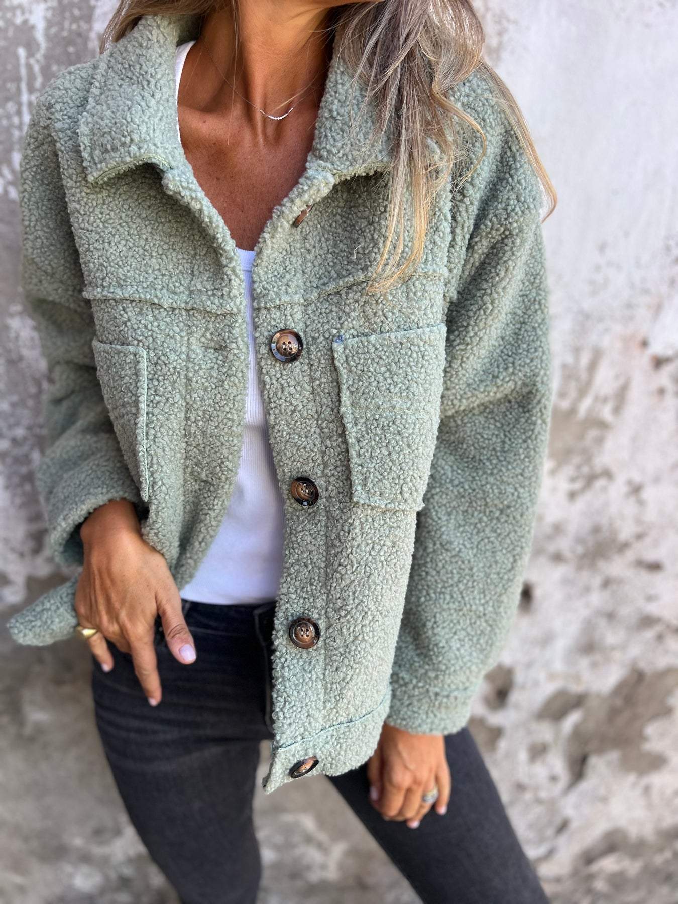 Lotte - Elegante Herfstjas met Getailleerde Pasvorm